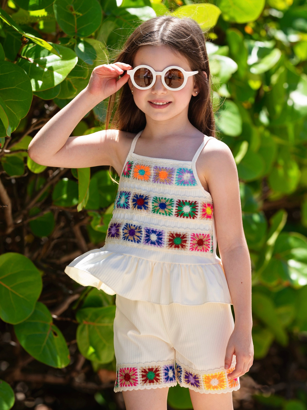 girl wearing cream crochet trim top and shorts summer outfit