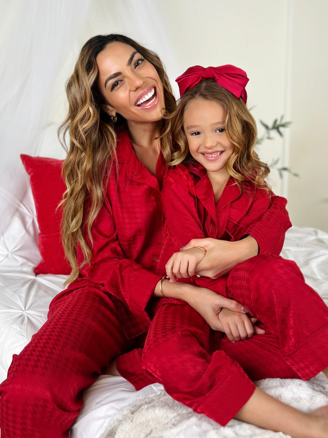Mommy and Me Red Houndstooth Silky Pajama Set – Mia Belle Girls