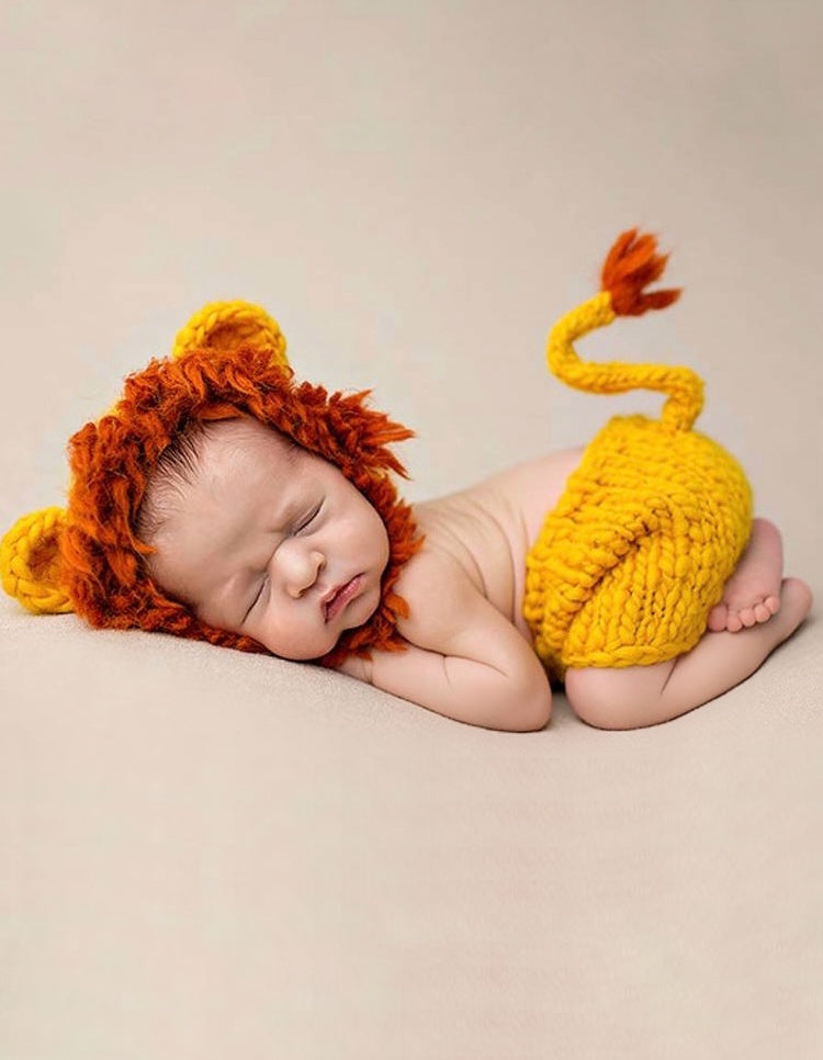 Baby knitted photoshoot costume - yellow lion