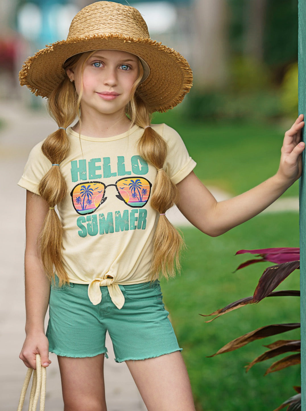 Kids Spring Fashion | Little Girls Graphic Knot Hem Tee & Shorts Set