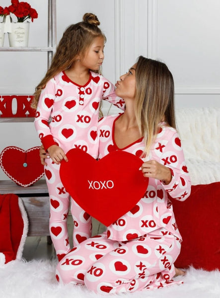 Mommy & Me Valentine's Day Outfits  Matching Love Print Pajama Set – Mia  Belle Girls